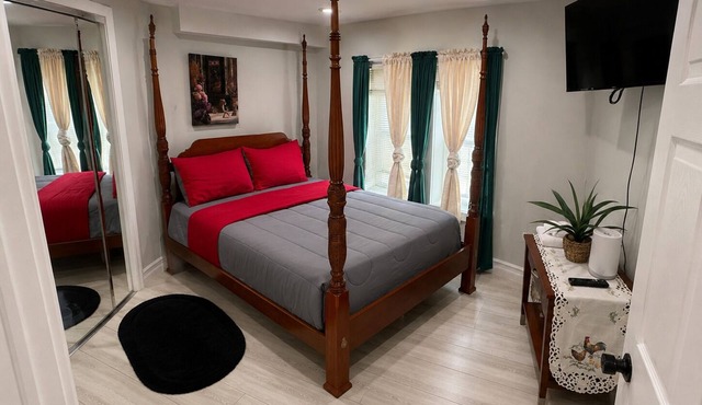 Cozy 2BR Apartment + Free Parking Fall River + WIFI