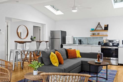 Cozy 2BR Near Bourbon Trail + Backyard Access