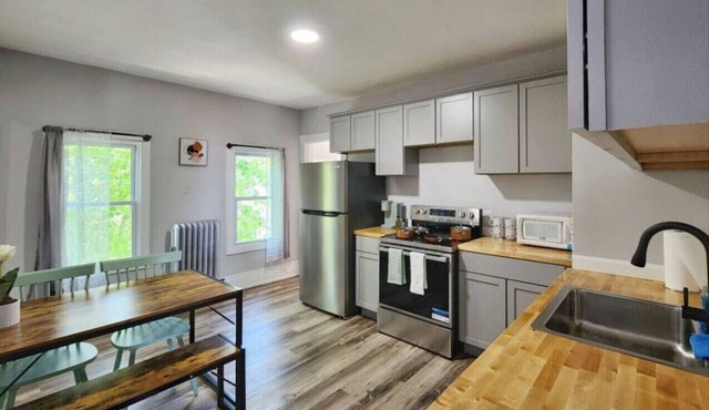 Cozy 2BR Retreat Near Downtown Springfield