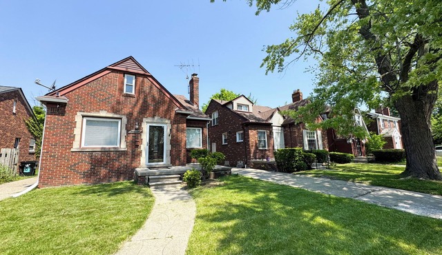 Cozy 3 Bed 15 Minutes from downtown! New Furniture