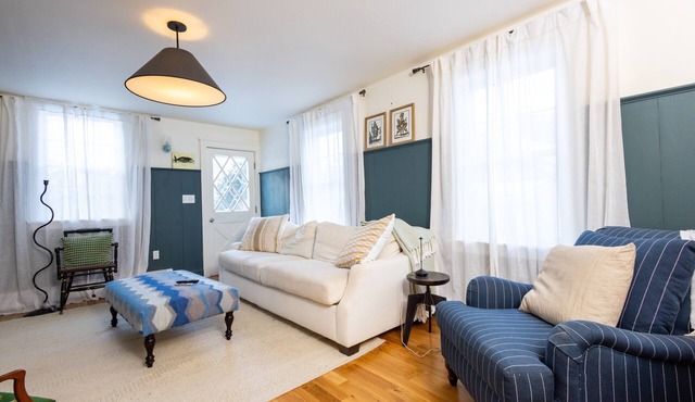 Cozy 3-Bedroom Cape near Beach and Padanaram