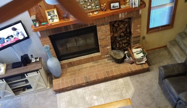 Cozy 3-bedroom/3-bathroom Townhouse, minutes from Loon Mt with an indoor pool