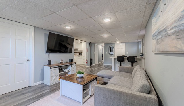 Cozy 3B near Beach/Boston