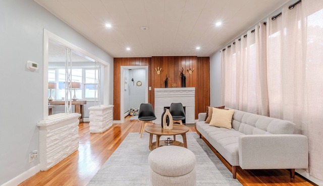 Cozy 3BD 1BA near Beach T-10 Min from Boston