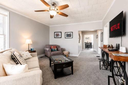 Cozy 3BR Home Walk to West Baden Springs Hotel