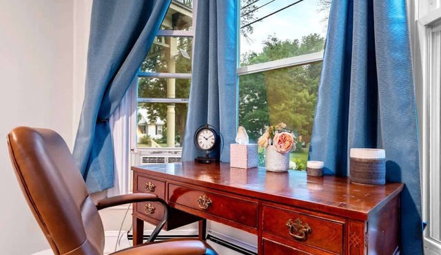 Cozy 3BR | Pet Friendly | Near Portland | Parking