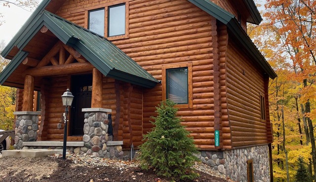 Cozy 4 BDR Log Cabin at Boyne Mountain