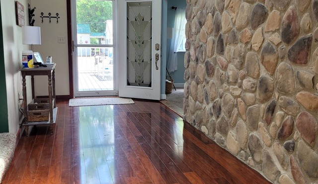 Cozy 4 bedroom cottage with a relaxing patio