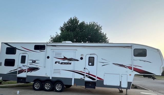 Cozy 40ft 5th wheel