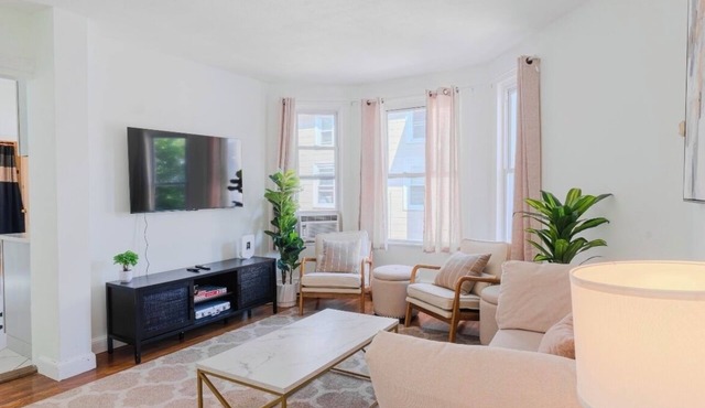 Cozy 4BR near Boston+gameroom
