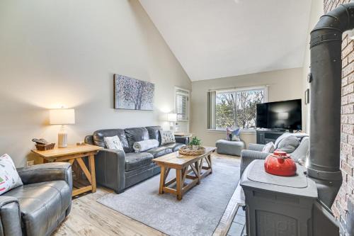 Cozy Bartlett Condo: 1 Mi to Attitash Ski Resort!