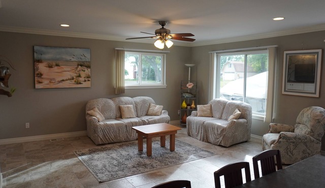 Cozy Beach Cottage. 3BR, 5 Min to Downtown Caseville