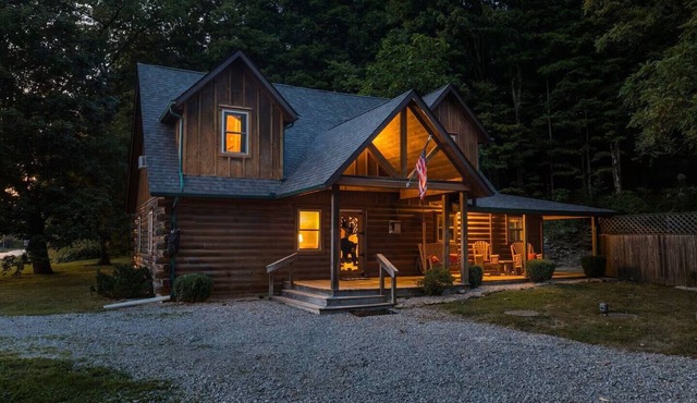 Cozy Bear Cabin - Log Cabin Soul, Nashville Heart