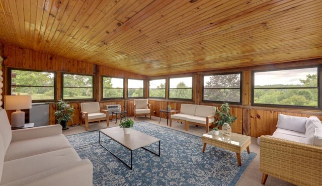 Cozy Brookville Home w/Fire Pit & Deck!