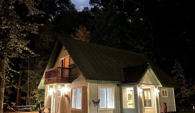 Cozy Cabin close to LCO & Grindstone Lakes, minutes from Hayward & Stone Lake