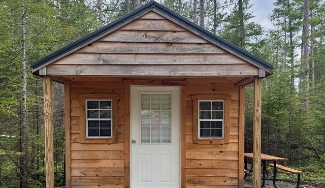 Cozy cabin close to trails!