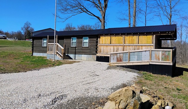 Cozy cabin in Historic French Lick perfect for a relaxing getaway.