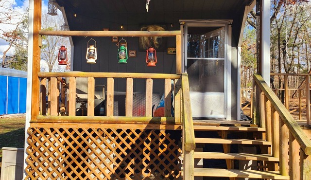 Cozy Cabin w/Hot Tub On Private Covered Deck Overlooking Hundreds of Tall Pines