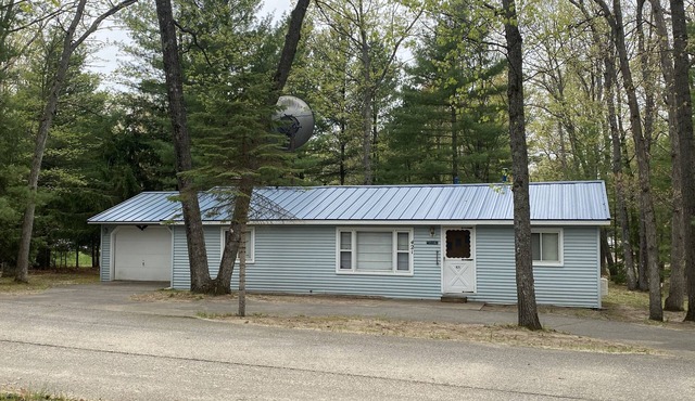 Cozy Clean Quaint Quiet Base Camp Cottage