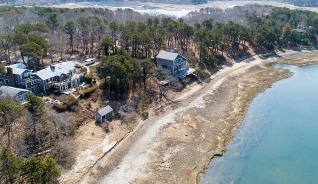 Cozy Condo with Water Views. Great Location.