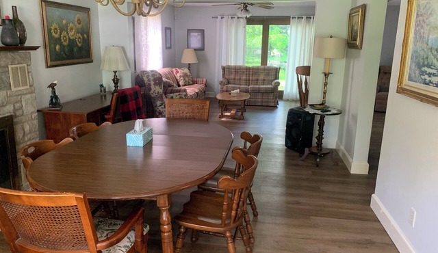 Cozy Cottage - 14 Mi. S. of Indianapolis in the Greenwood/Bargersville Area