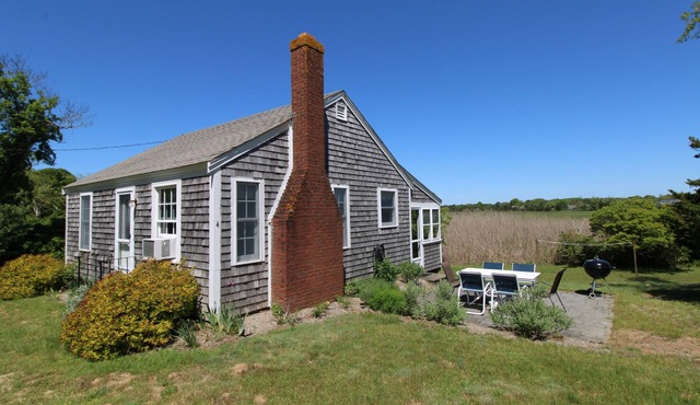 Cozy Cottage Near Rock Harbor (2223)