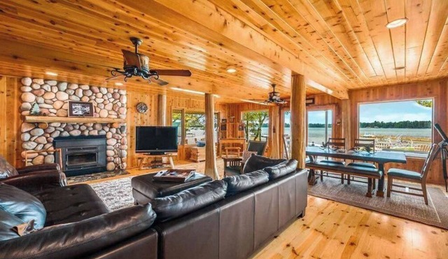 Cozy Cottage on Lake Margrethe.