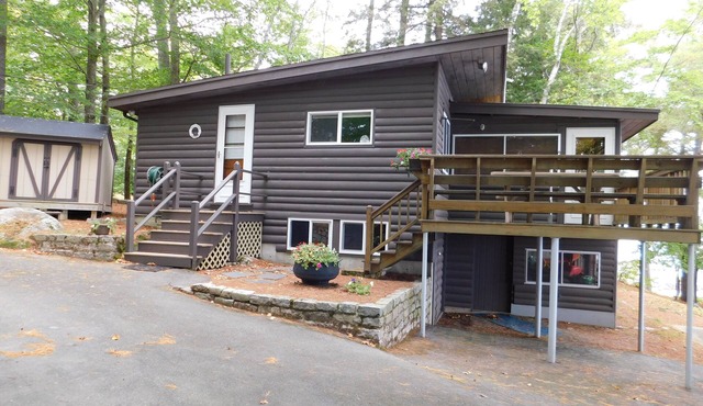 Cozy cottage on Sebago Lake with amazing views and excellent swimming!