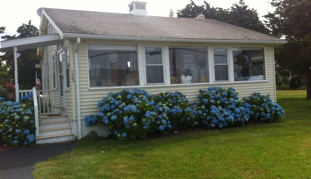 Cozy cottage on West Island