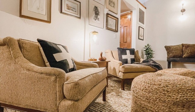 Cozy cottage tucked in the woods. 5 minutes from Cave Point and Whitefish Dunes.