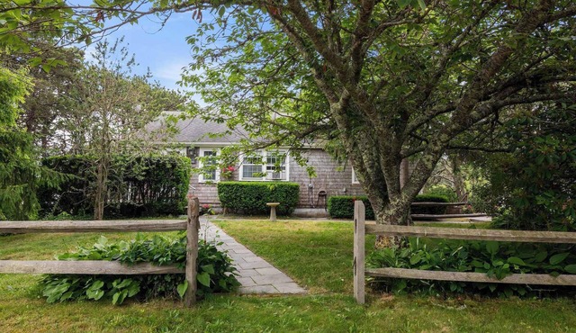 Cozy Cottage Walk to Nauset Beach!