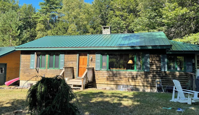 Cozy cottage with lake access, just 25 miles from Acadia National Park
