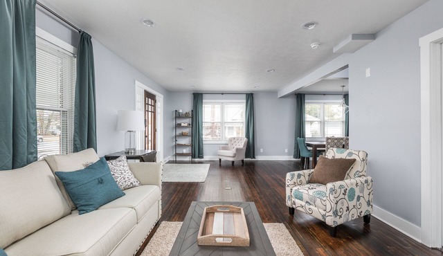 Cozy Downtown Greenwood Retreat - Walkable to Everything