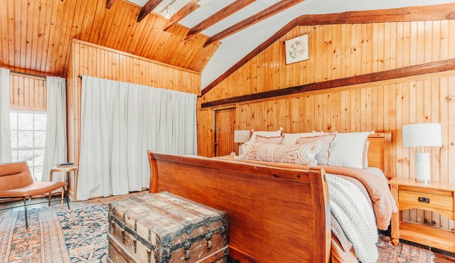 Cozy family friendly private apartment farm stay