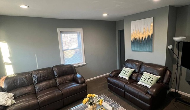 Cozy Gorgeous with a back yard and parking pet friendly on the heart of Waltham