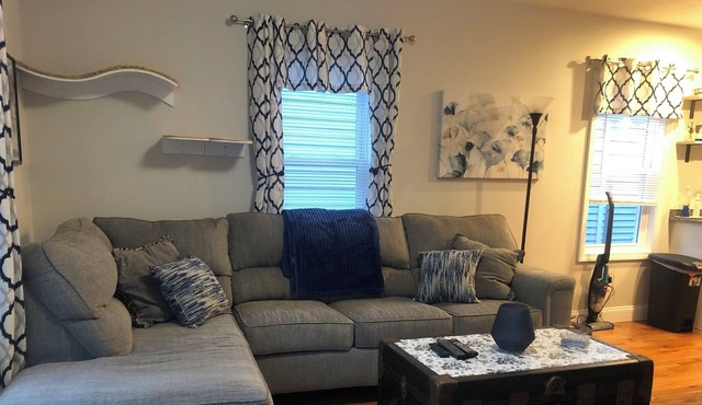 Cozy Home Close to Providence. Pet Friendly!