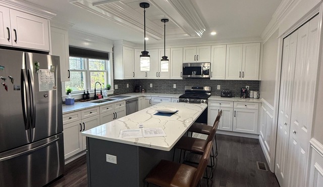 Cozy house in charming Marlborough. Easy Drive to Boston, NH, RI,