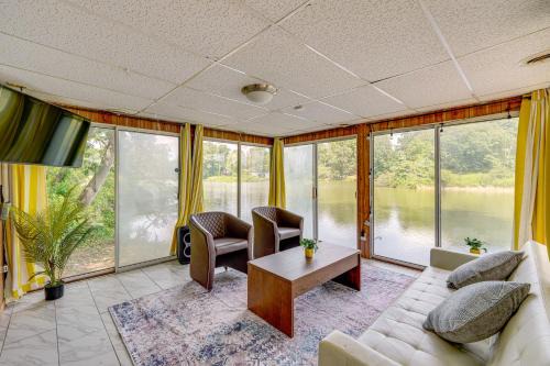 Cozy House on Meadowbrook Lake: Serene, Scenic!