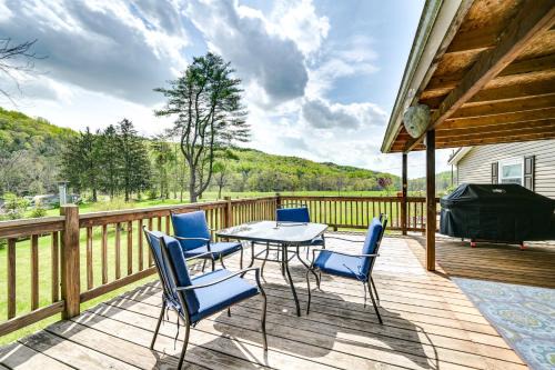 Cozy Huntingdon Escape: 19 Mi to Penn State Univ!