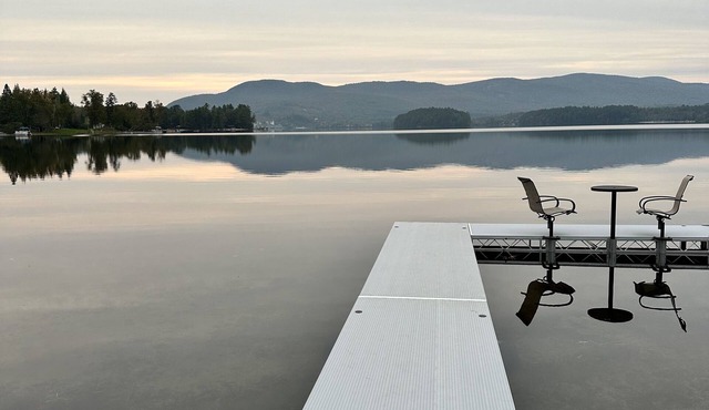 Cozy Island Pond Lodge with breathtaking views you don’t want to miss!