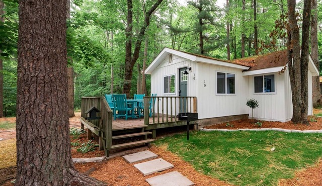 Cozy l Hot Tub+Sauna l Arbutus Lake l Close to TC