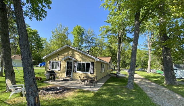 Cozy Lake Access house on Houghton Lake