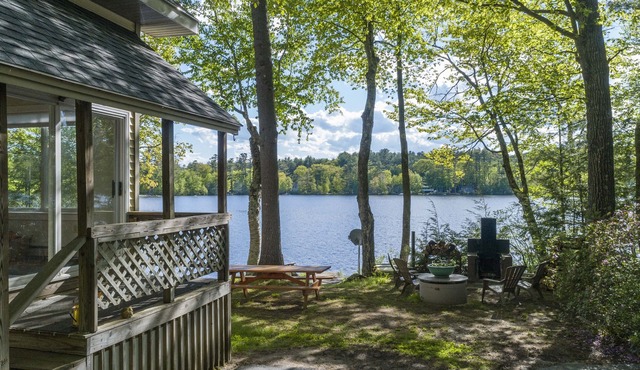 Cozy lake house with private beach
