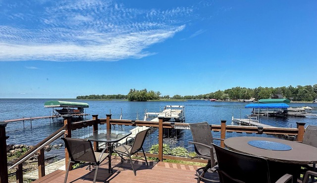 Cozy Lakefront Mille Lacs Cabin: Amazing Sunsets, Kayaks & Walk to Downtown Isle