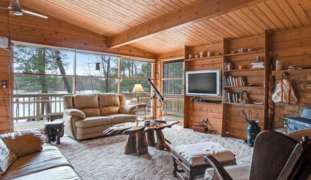 Cozy lakefront cabin in the heart of Wisconsin's Northwoods with canoe & kayak