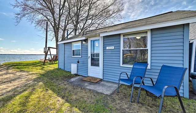 Cozy Lakeside Cabin with Dock & Fire Pit Access in Houghton Lake, Michigan