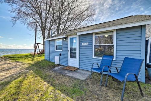 Cozy Lakeside Cabin with Dock & Fire Pit Access in Houghton Lake, Michigan