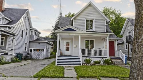 Cozy Lansing Retreat, Steps from Downtown & River