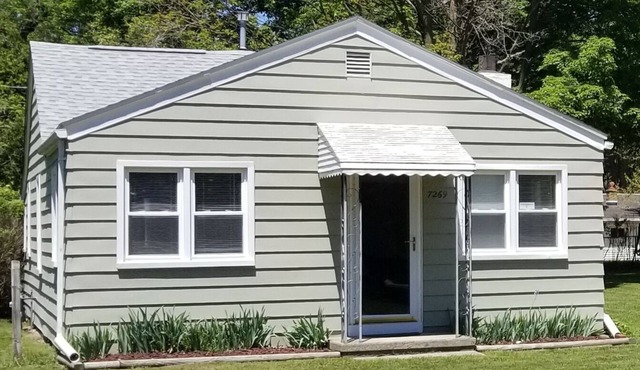 Cozy Lexington Cottage! Stroll down to the sandy beach of Lake Huron!