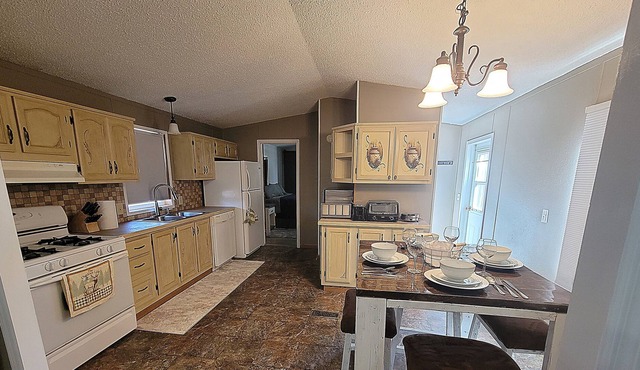 Cozy living in the center of fishing and hunting
